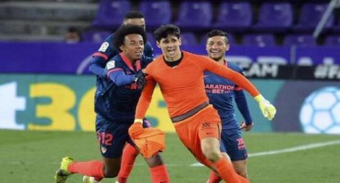 على طريقة بونو والحضري.. من هم أشهر الحراس تسجيلا للأهداف؟